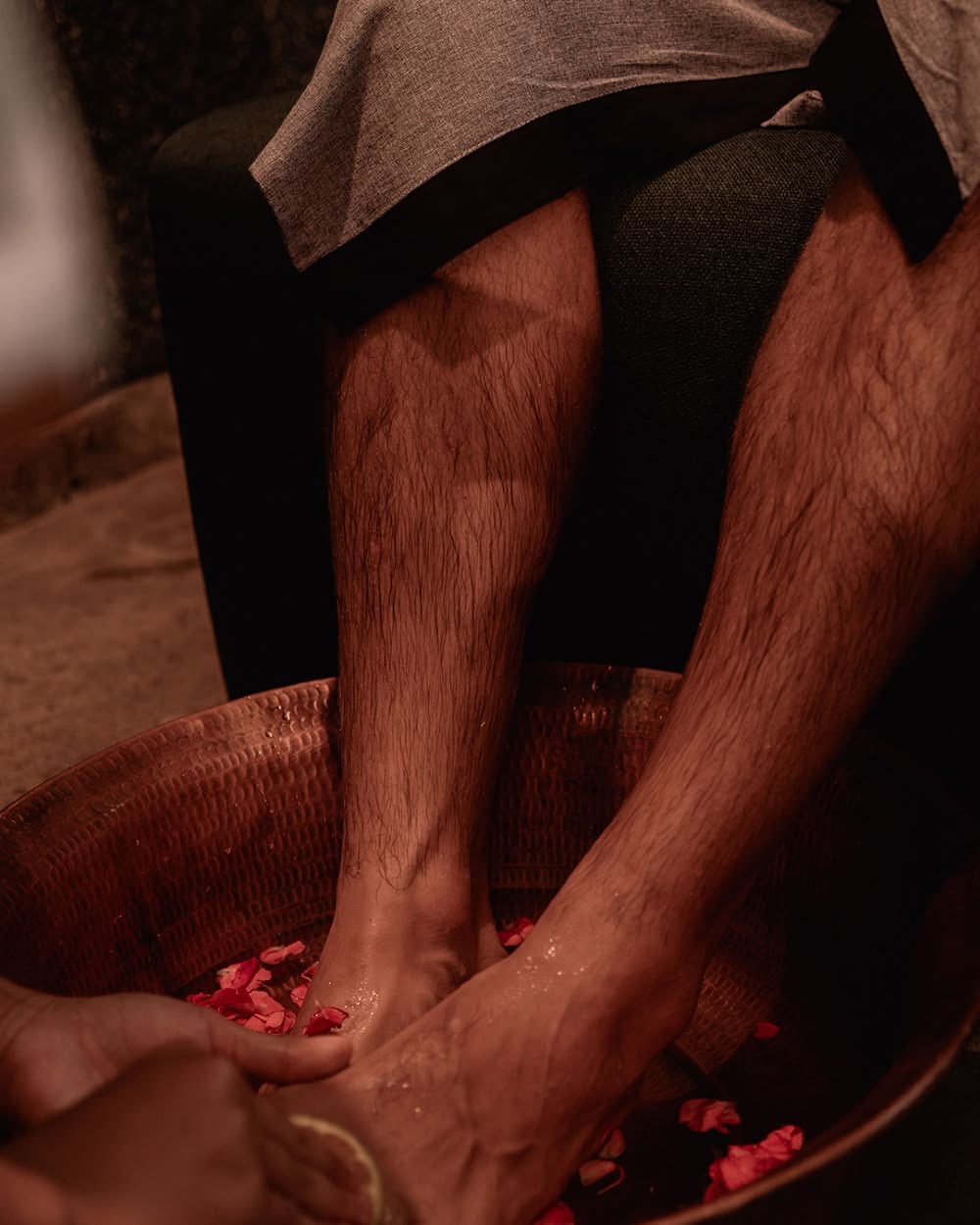 Rituel bain de pieds aux pétales de rose, spa Tanger